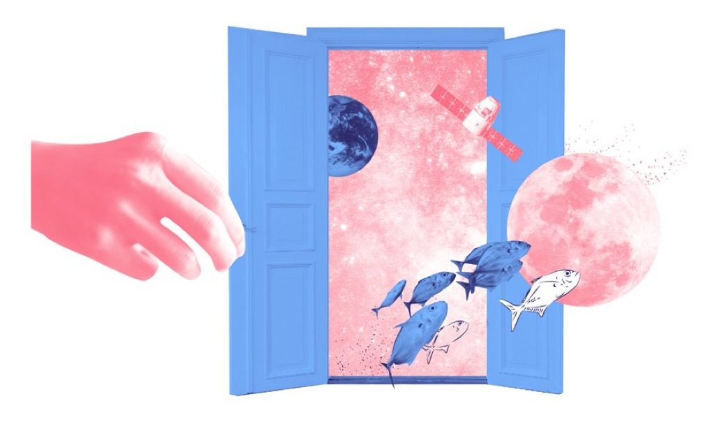 Brand-Illustration: Eine Hand öffnet eine blaue Tür in einen rosafarbenen Weltraum – neue Perspektiven öffnen